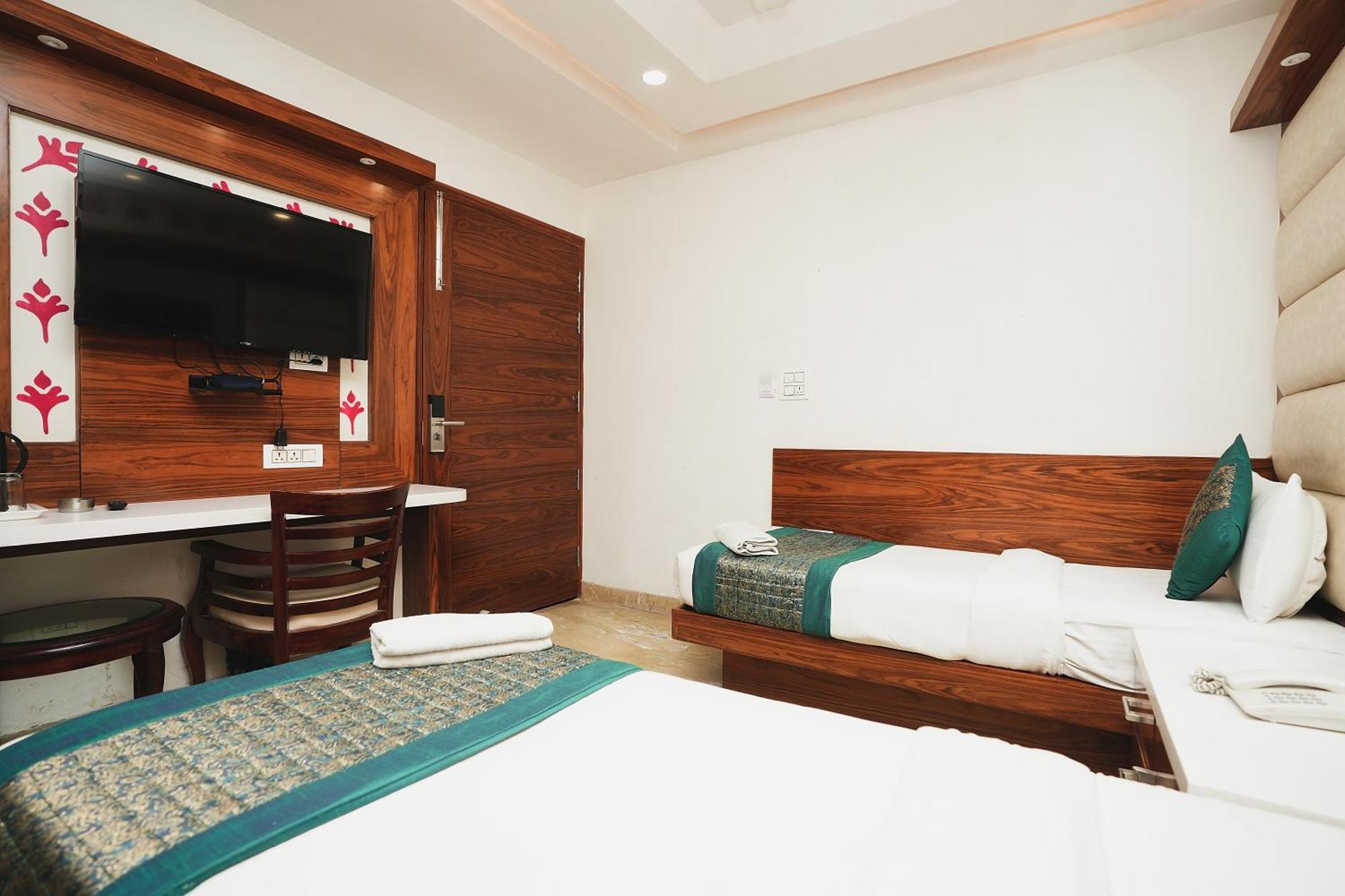 Hotel Kabir Palace Karol Bagh นิวเดลี ภายนอก รูปภาพ