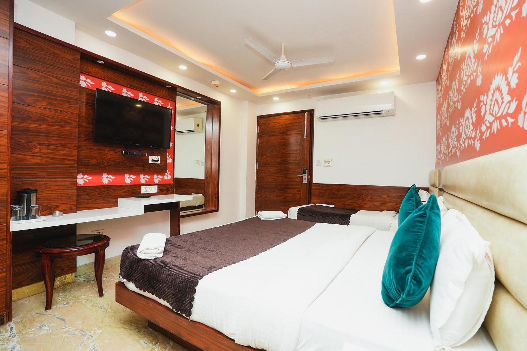 Hotel Kabir Palace Karol Bagh นิวเดลี ภายนอก รูปภาพ