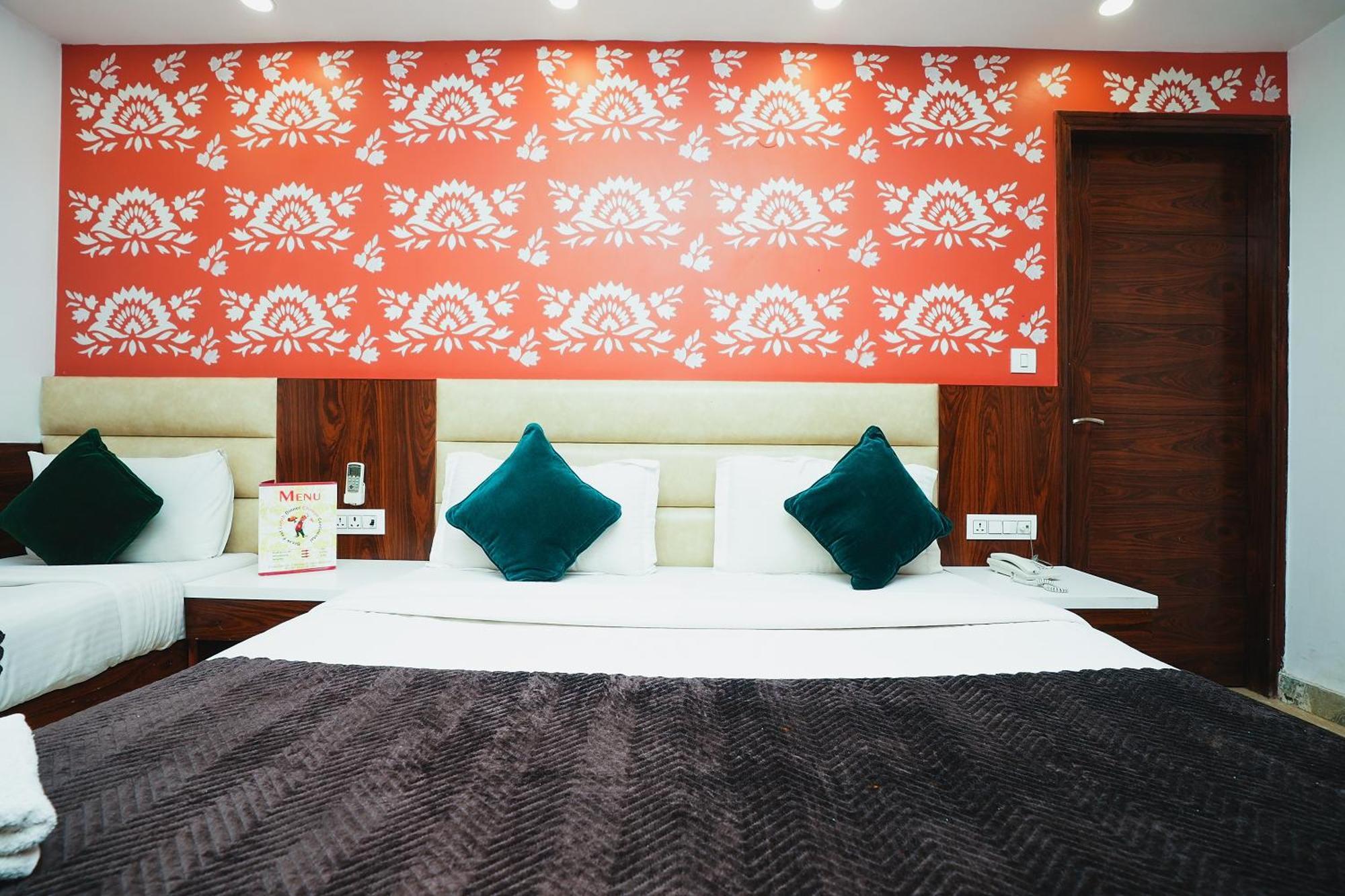 Hotel Kabir Palace Karol Bagh นิวเดลี ภายนอก รูปภาพ