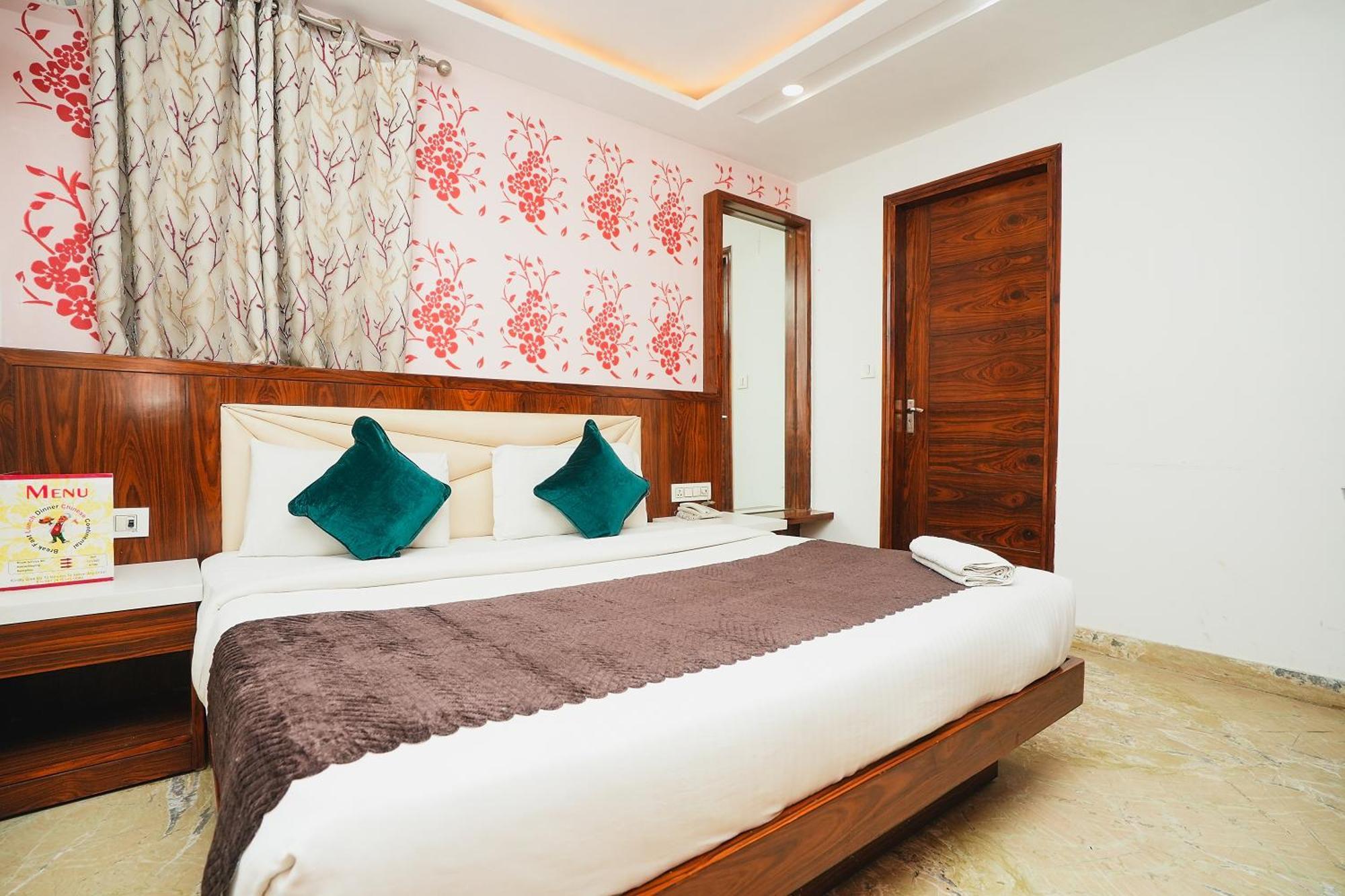 Hotel Kabir Palace Karol Bagh นิวเดลี ภายนอก รูปภาพ