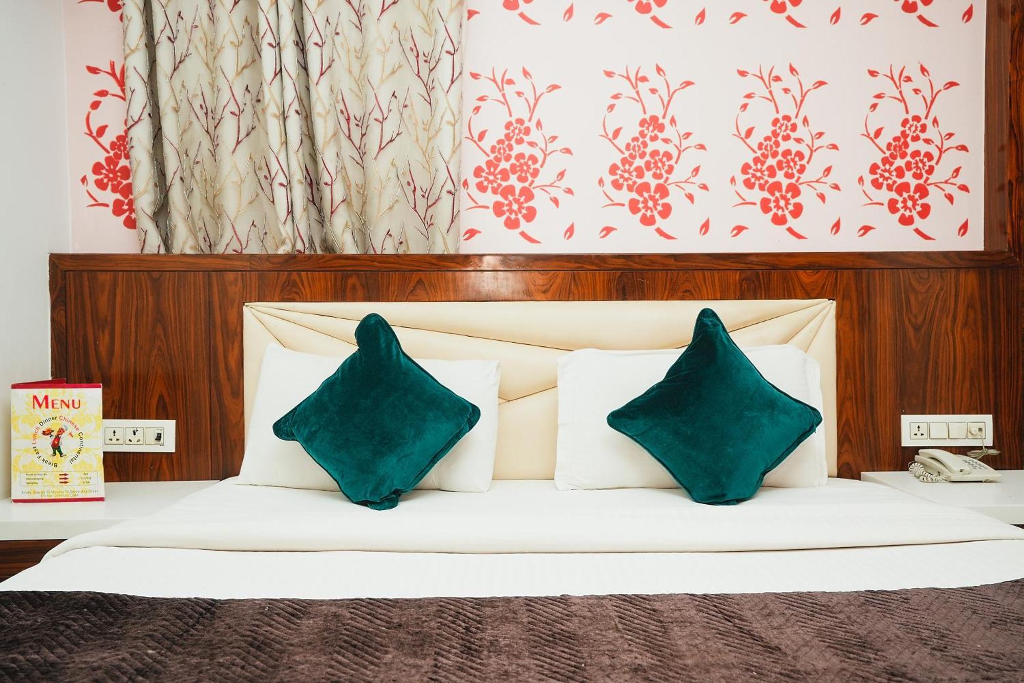 Hotel Kabir Palace Karol Bagh นิวเดลี ภายนอก รูปภาพ