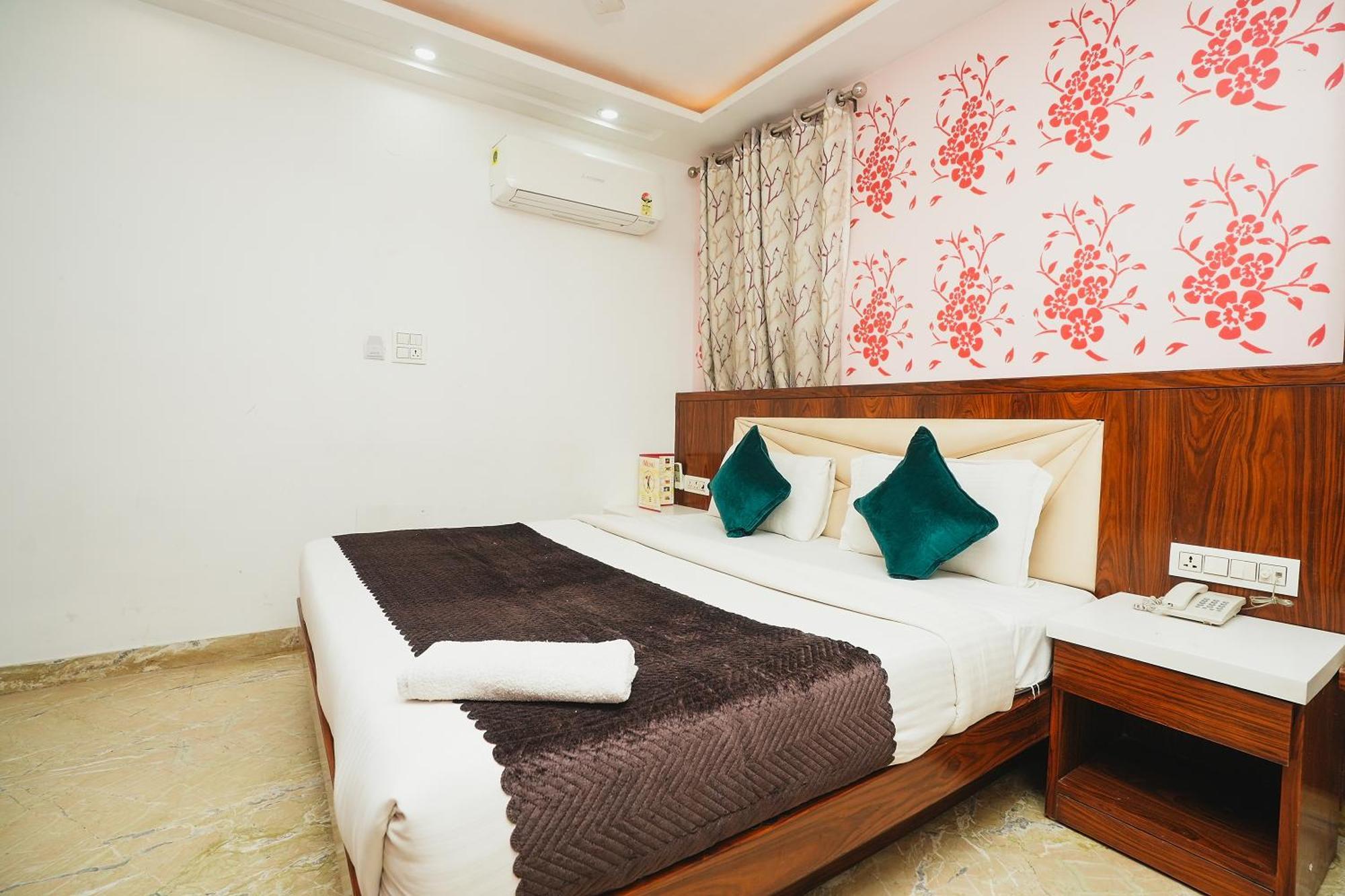 Hotel Kabir Palace Karol Bagh นิวเดลี ภายนอก รูปภาพ